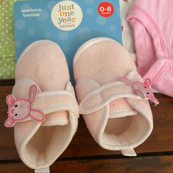 Carter’s Set of 4 Onesie Bundle Size 0-3 Months & Booties - Picture 8 of 8